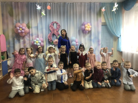 Весенние утренники в детском саду Весенние утренники в детском саду.